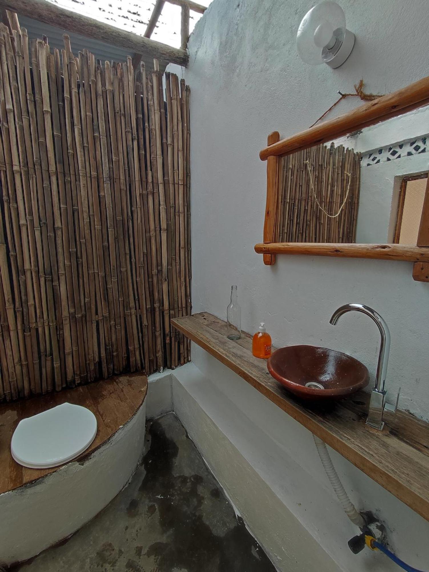 Inzu Lodge ギセニ エクステリア 写真